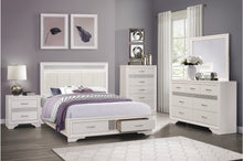 1505W-1* Queen Platform Bed with Footboard