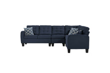 8202NVSS 4-piece Reversible Sectional with 3 Pillows